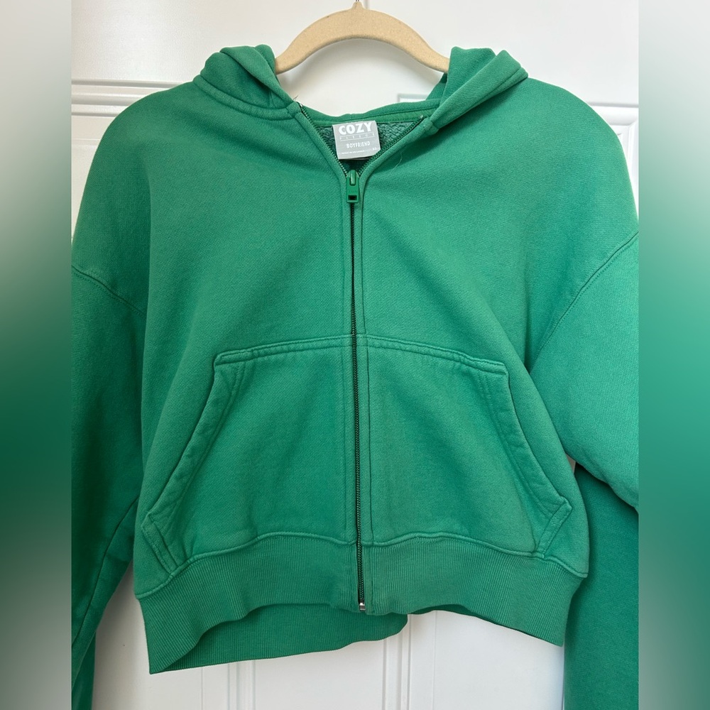 Aritzia TNA Cozy Fleece Boyfriend Cropped Green Zip-Up Hoodie